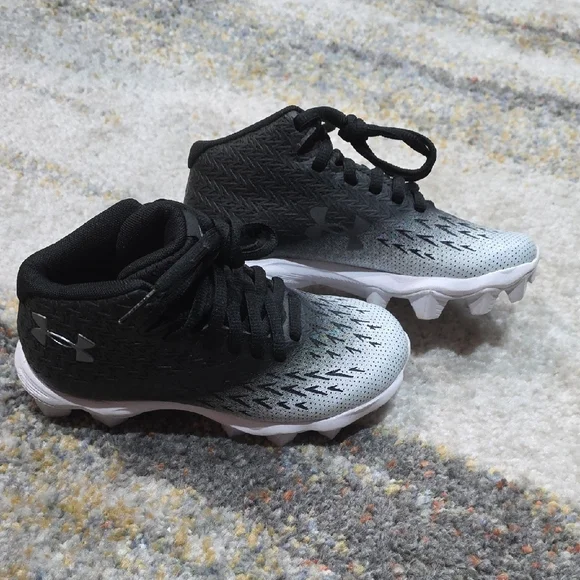 Under Armour Youth Spotlight Franchise 4 RM Football Cleats Black - Picture 3 of 9